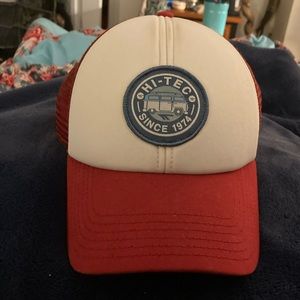 Mens gently worn Hi-Tec snap back / trucker hat. In great condition. Like new.